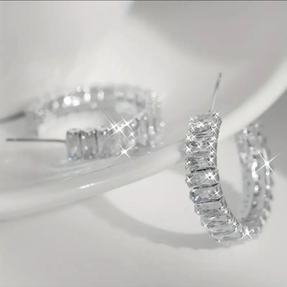 Sliver diamond hoop earrings - Picture 2 of 6